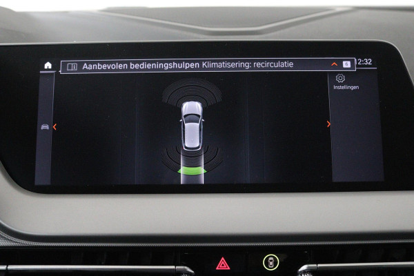BMW 1-serie 118i Business Edition Plus (PARKEERSENSOREN, NAVIGATIE, STOELVERWARMING, CRUISE CONTROL, NL-AUTO, GOED ONDERHOUDEN)