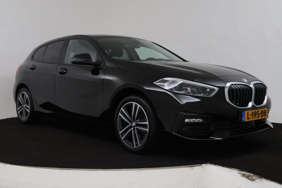 BMW 1-serie 118i Business Edition Plus (PARKEERSENSOREN, NAVIGATIE, STOELVERWARMING, CRUISE CONTROL, NL-AUTO, GOED ONDERHOUDEN)