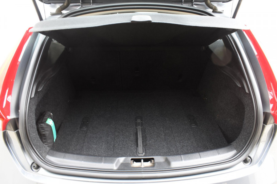 Volvo V40 T2 122PK Nordic+ / Navigatie / Camera / Cruise Control / Stoelverwarming / LM Velgen /
