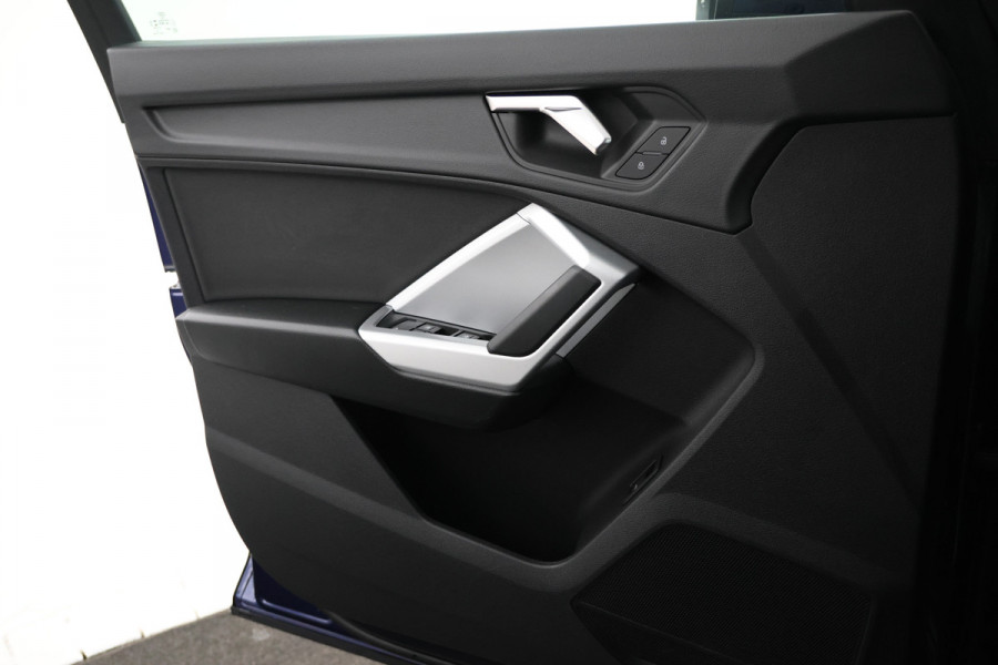 Audi Q3 35 TFSI Advanced edition Airco, Apple carplay, Achterruitrij camera.