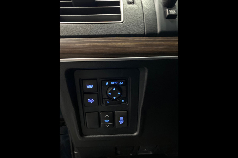 Toyota Land Cruiser 150 EXECUTIVE!! 5-peroons Bomvol!!