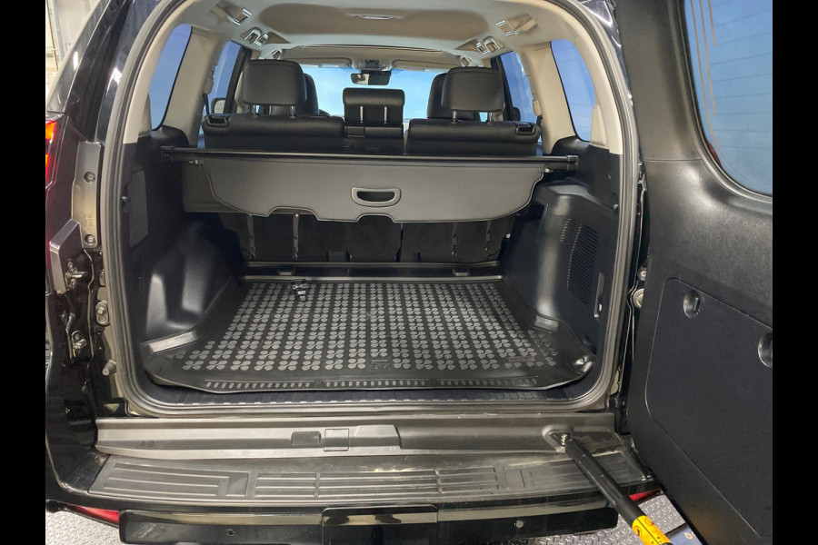 Toyota Land Cruiser 150 EXECUTIVE!! 5-peroons Bomvol!!
