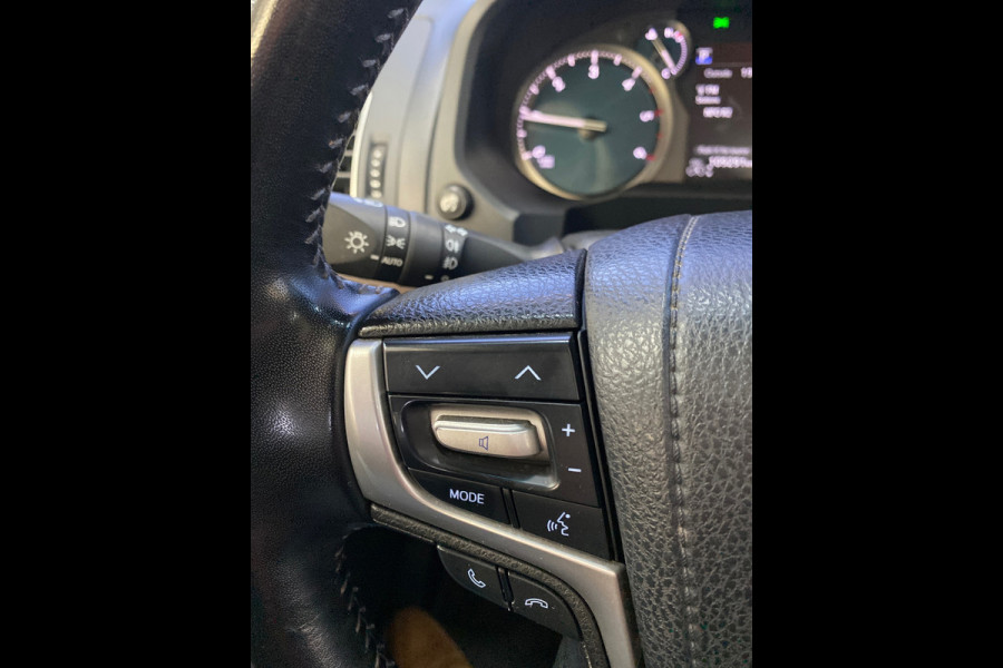 Toyota Land Cruiser 150 EXECUTIVE!! 5-peroons Bomvol!!