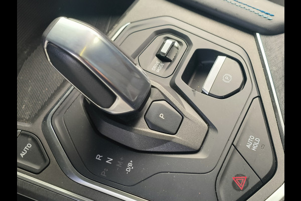 Lynk & Co 01 1.5 261PK Plug-in Hybrid * 360* camera Panorama dak Apple/Android Rijklaar + 12 maanden Bovag-garantie Henk Jongen Auto's in Helmond,  al 50 jaar service zoals 't hoort!