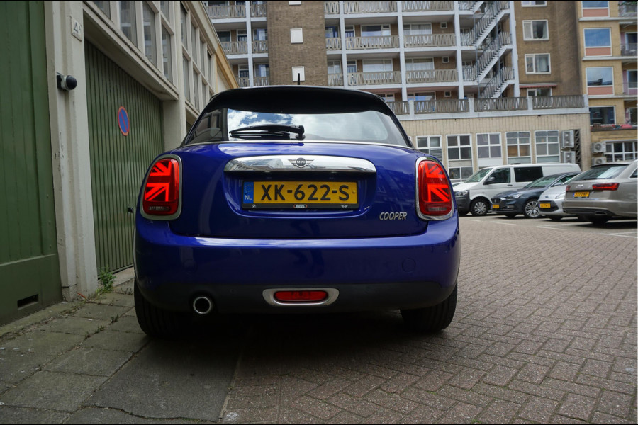 MINI Mini 1.5 Cooper Pepper | NL AUTO | HUD | Sportinterieur (leer/ stof/ stoelverwarming) | Apple Carplay | Sfeerverlichting | 17inch | LED pakket | Keyless GO/ ENTRY | DUAL ZONE CLIMATE | Bonnet Stripes | Zwart dak | Front- achterspoiler