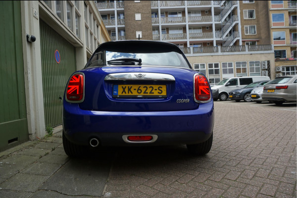 MINI Mini 1.5 Cooper Pepper | NL AUTO | HUD | Sportinterieur (leer/ stof/ stoelverwarming) | Apple Carplay | Sfeerverlichting | 17inch | LED pakket | Keyless GO/ ENTRY | DUAL ZONE CLIMATE | Bonnet Stripes | Zwart dak | Front- achterspoiler