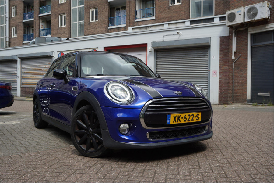 MINI Mini 1.5 Cooper Pepper | NL AUTO | HUD | Sportinterieur (leer/ stof/ stoelverwarming) | Apple Carplay | Sfeerverlichting | 17inch | LED pakket | Keyless GO/ ENTRY | DUAL ZONE CLIMATE | Bonnet Stripes | Zwart dak | Front- achterspoiler