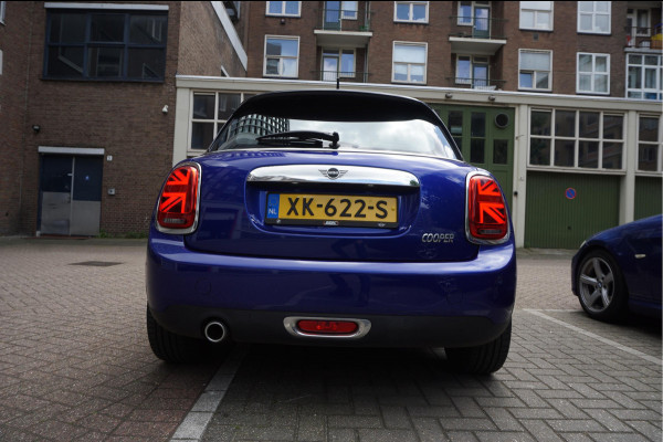MINI Mini 1.5 Cooper Pepper | NL AUTO | HUD | Sportinterieur (leer/ stof/ stoelverwarming) | Apple Carplay | Sfeerverlichting | 17inch | LED pakket | Keyless GO/ ENTRY | DUAL ZONE CLIMATE | Bonnet Stripes | Zwart dak | Front- achterspoiler