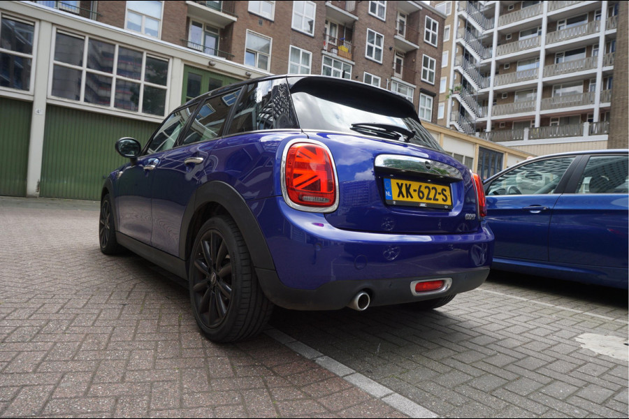 MINI Mini 1.5 Cooper Pepper | NL AUTO | HUD | Sportinterieur (leer/ stof/ stoelverwarming) | Apple Carplay | Sfeerverlichting | 17inch | LED pakket | Keyless GO/ ENTRY | DUAL ZONE CLIMATE | Bonnet Stripes | Zwart dak | Front- achterspoiler