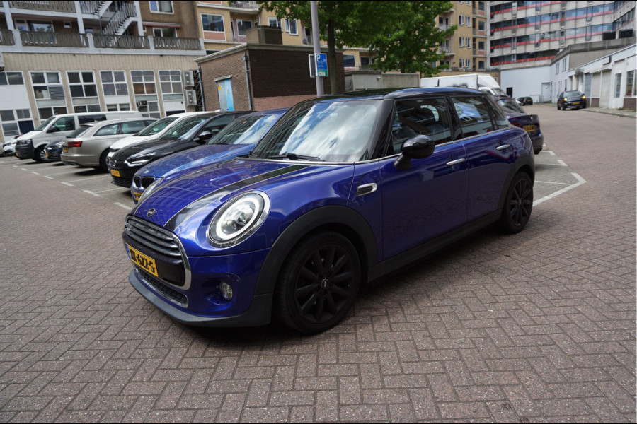 MINI Mini 1.5 Cooper Pepper | NL AUTO | HUD | Sportinterieur (leer/ stof/ stoelverwarming) | Apple Carplay | Sfeerverlichting | 17inch | LED pakket | Keyless GO/ ENTRY | DUAL ZONE CLIMATE | Bonnet Stripes | Zwart dak | Front- achterspoiler