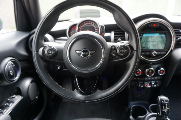 MINI Mini 1.5 Cooper Pepper | NL AUTO | HUD | Sportinterieur (leer/ stof/ stoelverwarming) | Apple Carplay | Sfeerverlichting | 17inch | LED pakket | Keyless GO/ ENTRY | DUAL ZONE CLIMATE | Bonnet Stripes | Zwart dak | Front- achterspoiler