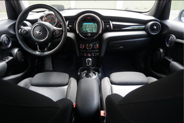 MINI Mini 1.5 Cooper Pepper | NL AUTO | HUD | Sportinterieur (leer/ stof/ stoelverwarming) | Apple Carplay | Sfeerverlichting | 17inch | LED pakket | Keyless GO/ ENTRY | DUAL ZONE CLIMATE | Bonnet Stripes | Zwart dak | Front- achterspoiler
