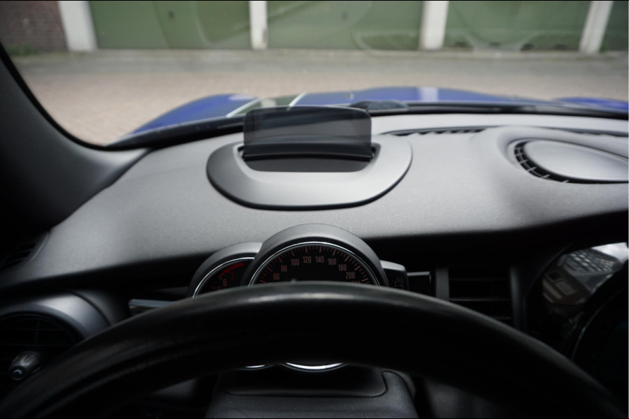 MINI Mini 1.5 Cooper Pepper | NL AUTO | HUD | Sportinterieur (leer/ stof/ stoelverwarming) | Apple Carplay | Sfeerverlichting | 17inch | LED pakket | Keyless GO/ ENTRY | DUAL ZONE CLIMATE | Bonnet Stripes | Zwart dak | Front- achterspoiler