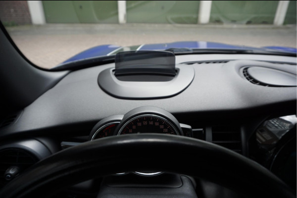 MINI Mini 1.5 Cooper Pepper | NL AUTO | HUD | Sportinterieur (leer/ stof/ stoelverwarming) | Apple Carplay | Sfeerverlichting | 17inch | LED pakket | Keyless GO/ ENTRY | DUAL ZONE CLIMATE | Bonnet Stripes | Zwart dak | Front- achterspoiler