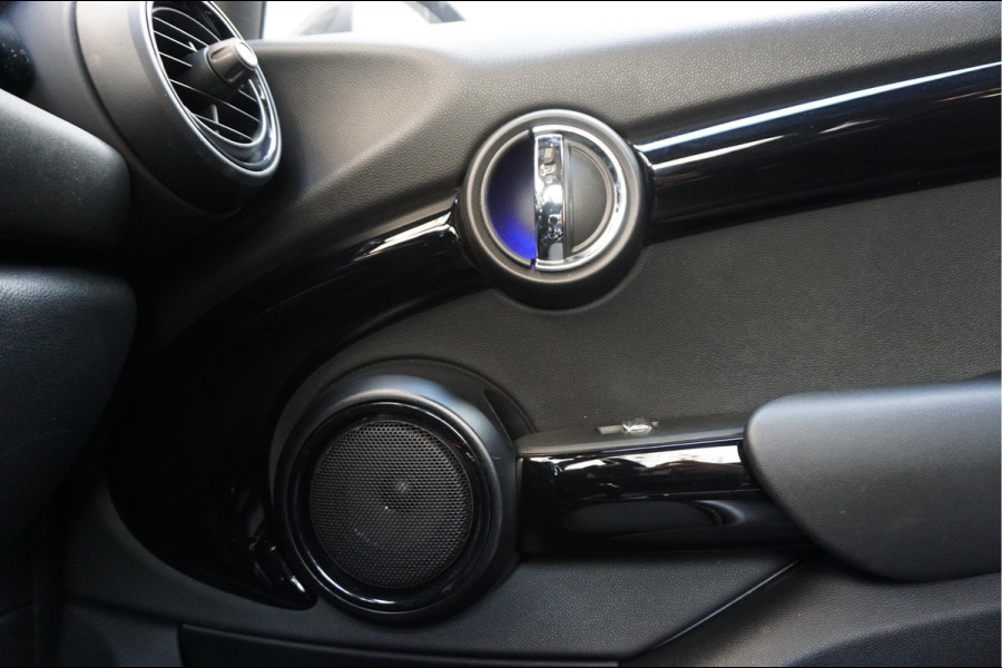 MINI Mini 1.5 Cooper Pepper | NL AUTO | HUD | Sportinterieur (leer/ stof/ stoelverwarming) | Apple Carplay | Sfeerverlichting | 17inch | LED pakket | Keyless GO/ ENTRY | DUAL ZONE CLIMATE | Bonnet Stripes | Zwart dak | Front- achterspoiler