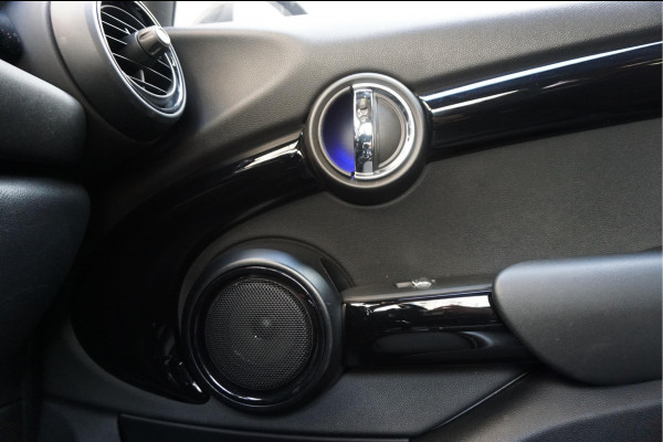 MINI Mini 1.5 Cooper Pepper | NL AUTO | HUD | Sportinterieur (leer/ stof/ stoelverwarming) | Apple Carplay | Sfeerverlichting | 17inch | LED pakket | Keyless GO/ ENTRY | DUAL ZONE CLIMATE | Bonnet Stripes | Zwart dak | Front- achterspoiler