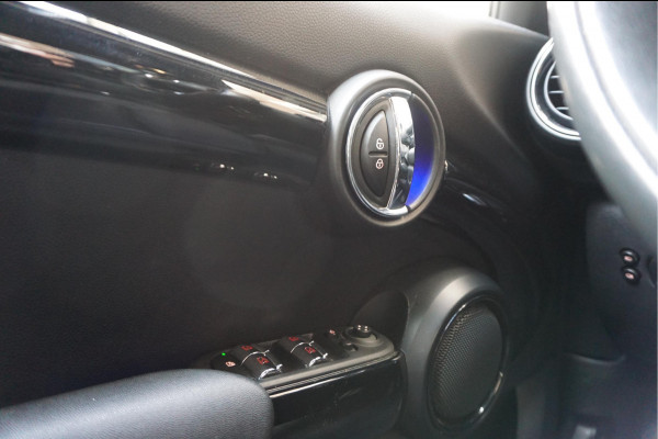 MINI Mini 1.5 Cooper Pepper | NL AUTO | HUD | Sportinterieur (leer/ stof/ stoelverwarming) | Apple Carplay | Sfeerverlichting | 17inch | LED pakket | Keyless GO/ ENTRY | DUAL ZONE CLIMATE | Bonnet Stripes | Zwart dak | Front- achterspoiler