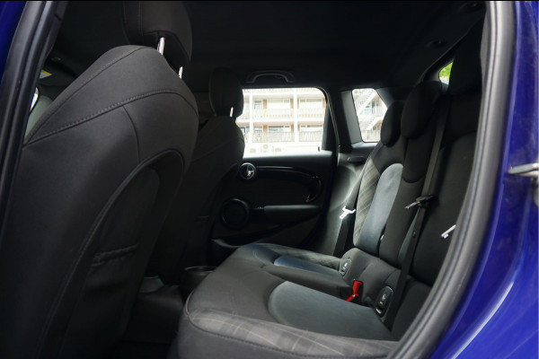 MINI Mini 1.5 Cooper Pepper | NL AUTO | HUD | Sportinterieur (leer/ stof/ stoelverwarming) | Apple Carplay | Sfeerverlichting | 17inch | LED pakket | Keyless GO/ ENTRY | DUAL ZONE CLIMATE | Bonnet Stripes | Zwart dak | Front- achterspoiler