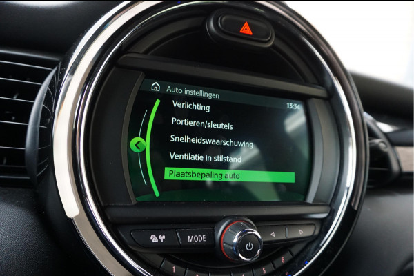 MINI Mini 1.5 Cooper Pepper | NL AUTO | HUD | Sportinterieur (leer/ stof/ stoelverwarming) | Apple Carplay | Sfeerverlichting | 17inch | LED pakket | Keyless GO/ ENTRY | DUAL ZONE CLIMATE | Bonnet Stripes | Zwart dak | Front- achterspoiler