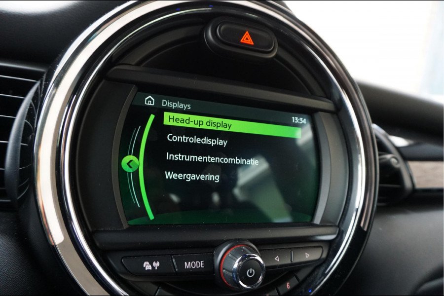 MINI Mini 1.5 Cooper Pepper | NL AUTO | HUD | Sportinterieur (leer/ stof/ stoelverwarming) | Apple Carplay | Sfeerverlichting | 17inch | LED pakket | Keyless GO/ ENTRY | DUAL ZONE CLIMATE | Bonnet Stripes | Zwart dak | Front- achterspoiler