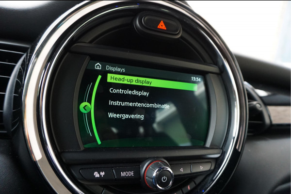 MINI Mini 1.5 Cooper Pepper | NL AUTO | HUD | Sportinterieur (leer/ stof/ stoelverwarming) | Apple Carplay | Sfeerverlichting | 17inch | LED pakket | Keyless GO/ ENTRY | DUAL ZONE CLIMATE | Bonnet Stripes | Zwart dak | Front- achterspoiler