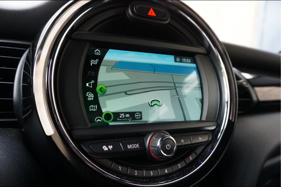 MINI Mini 1.5 Cooper Pepper | NL AUTO | HUD | Sportinterieur (leer/ stof/ stoelverwarming) | Apple Carplay | Sfeerverlichting | 17inch | LED pakket | Keyless GO/ ENTRY | DUAL ZONE CLIMATE | Bonnet Stripes | Zwart dak | Front- achterspoiler