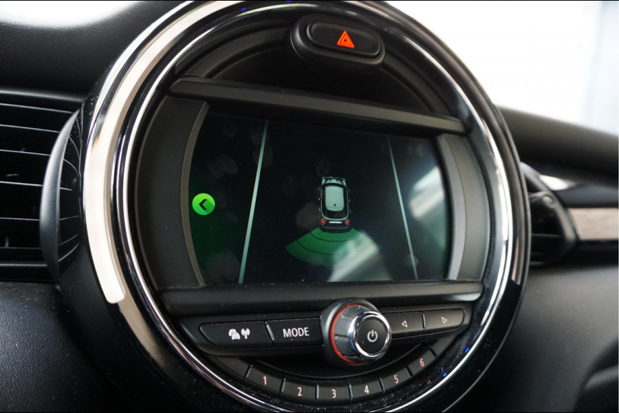 MINI Mini 1.5 Cooper Pepper | NL AUTO | HUD | Sportinterieur (leer/ stof/ stoelverwarming) | Apple Carplay | Sfeerverlichting | 17inch | LED pakket | Keyless GO/ ENTRY | DUAL ZONE CLIMATE | Bonnet Stripes | Zwart dak | Front- achterspoiler