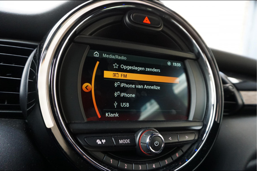 MINI Mini 1.5 Cooper Pepper | NL AUTO | HUD | Sportinterieur (leer/ stof/ stoelverwarming) | Apple Carplay | Sfeerverlichting | 17inch | LED pakket | Keyless GO/ ENTRY | DUAL ZONE CLIMATE | Bonnet Stripes | Zwart dak | Front- achterspoiler