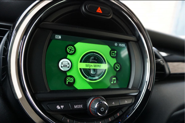 MINI Mini 1.5 Cooper Pepper | NL AUTO | HUD | Sportinterieur (leer/ stof/ stoelverwarming) | Apple Carplay | Sfeerverlichting | 17inch | LED pakket | Keyless GO/ ENTRY | DUAL ZONE CLIMATE | Bonnet Stripes | Zwart dak | Front- achterspoiler