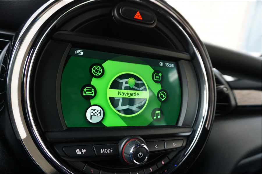 MINI Mini 1.5 Cooper Pepper | NL AUTO | HUD | Sportinterieur (leer/ stof/ stoelverwarming) | Apple Carplay | Sfeerverlichting | 17inch | LED pakket | Keyless GO/ ENTRY | DUAL ZONE CLIMATE | Bonnet Stripes | Zwart dak | Front- achterspoiler