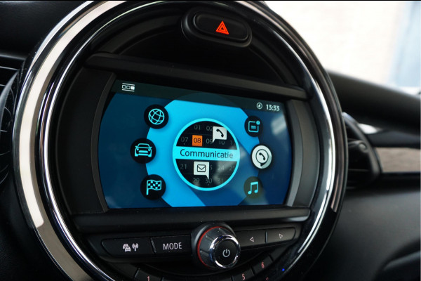 MINI Mini 1.5 Cooper Pepper | NL AUTO | HUD | Sportinterieur (leer/ stof/ stoelverwarming) | Apple Carplay | Sfeerverlichting | 17inch | LED pakket | Keyless GO/ ENTRY | DUAL ZONE CLIMATE | Bonnet Stripes | Zwart dak | Front- achterspoiler