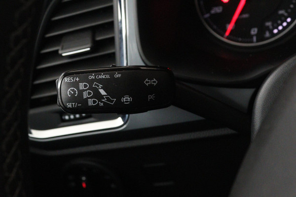 Seat Ateca 1.0 EcoTSI Style Business Intense (PARKEERSENSOREN, TREKHAAK, CAMERA, NAVIGATIE, CARPLAY, NL-AUTO, GOED ONDERHOUDEN)