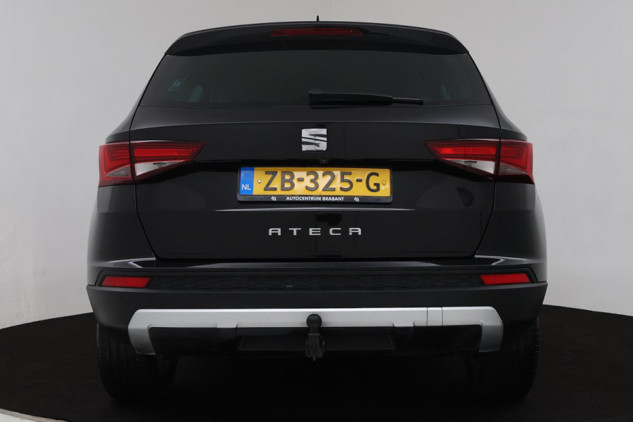 Seat Ateca 1.0 EcoTSI Style Business Intense (PARKEERSENSOREN, TREKHAAK, CAMERA, NAVIGATIE, CARPLAY, NL-AUTO, GOED ONDERHOUDEN)