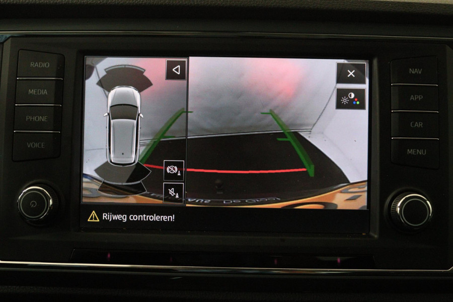 Seat Ateca 1.0 EcoTSI Style Business Intense (PARKEERSENSOREN, TREKHAAK, CAMERA, NAVIGATIE, CARPLAY, NL-AUTO, GOED ONDERHOUDEN)