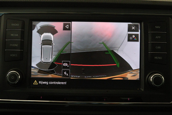 Seat Ateca 1.0 EcoTSI Style Business Intense (PARKEERSENSOREN, TREKHAAK, CAMERA, NAVIGATIE, CARPLAY, NL-AUTO, GOED ONDERHOUDEN)