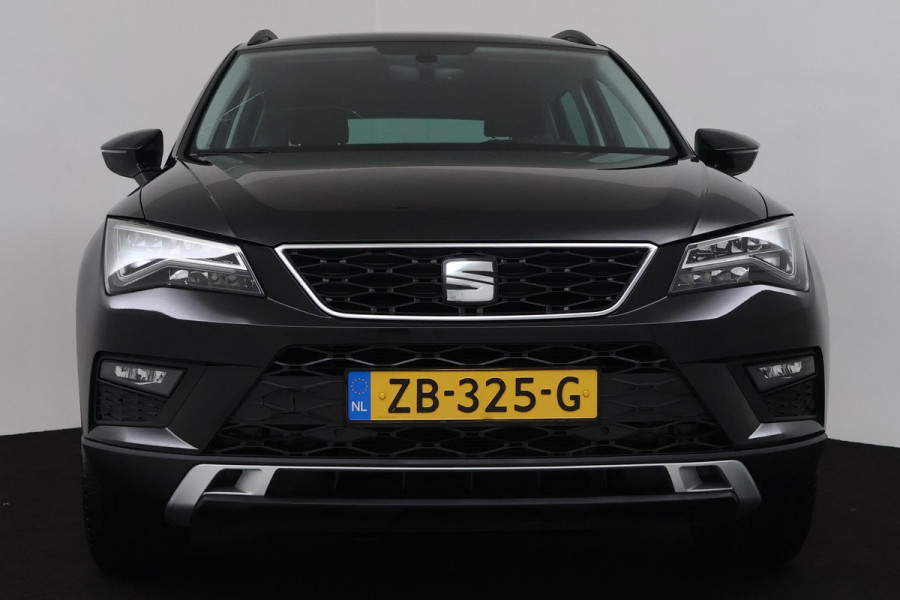 Seat Ateca 1.0 EcoTSI Style Business Intense (PARKEERSENSOREN, TREKHAAK, CAMERA, NAVIGATIE, CARPLAY, NL-AUTO, GOED ONDERHOUDEN)