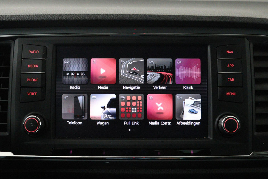 Seat Ateca 1.0 EcoTSI Style Business Intense (PARKEERSENSOREN, TREKHAAK, CAMERA, NAVIGATIE, CARPLAY, NL-AUTO, GOED ONDERHOUDEN)