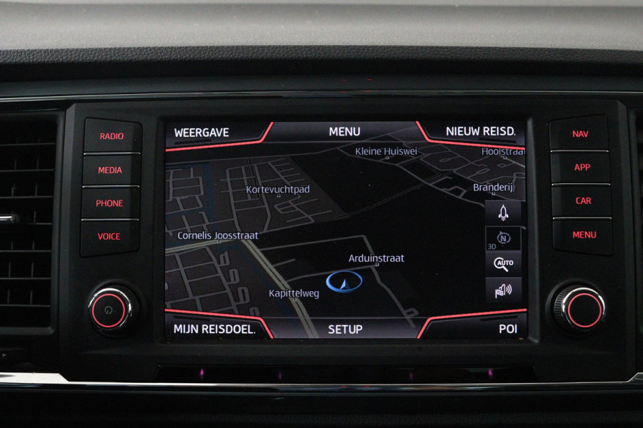 Seat Ateca 1.0 EcoTSI Style Business Intense (PARKEERSENSOREN, TREKHAAK, CAMERA, NAVIGATIE, CARPLAY, NL-AUTO, GOED ONDERHOUDEN)
