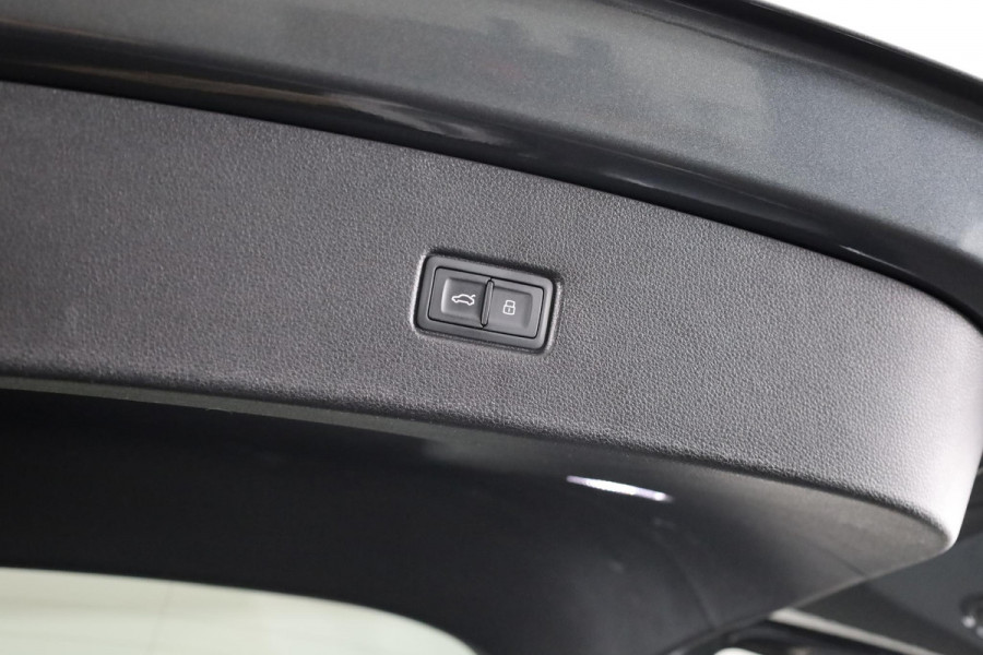 Audi Q5 Sportback 55 TFSI e S edition 367 pk S-tronic | Navigatie | Panoramadak | Parkeersensoren (Park assist) | Rondomzicht camera | Elktr. Voorstoelen | Stoelverwarming |