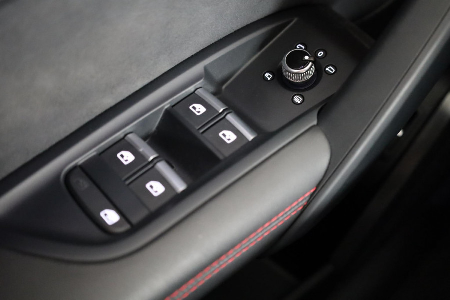 Audi Q5 Sportback 55 TFSI e S edition 367 pk S-tronic | Navigatie | Panoramadak | Parkeersensoren (Park assist) | Rondomzicht camera | Elktr. Voorstoelen | Stoelverwarming |
