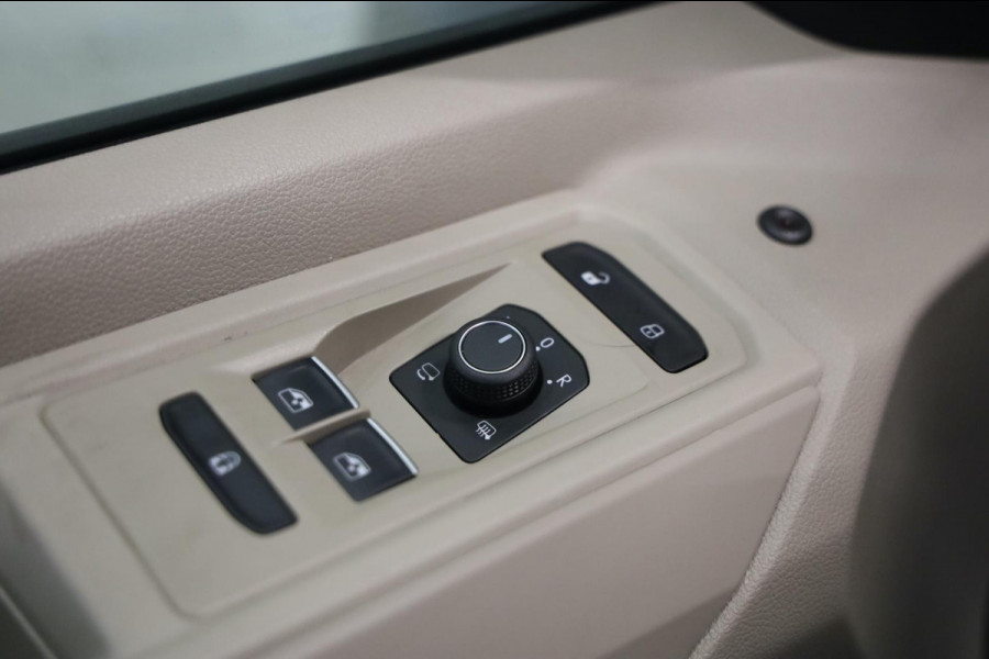 Volkswagen Multivan 1.4 eHybrid 6 PERS ASSIST FULL LED TREKHAAK CAMERA PDC CARPLAY LEASE V/A 147,- P.M. INRUIL MOGELIJK