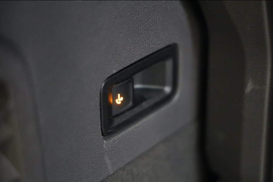 Volkswagen Multivan 1.4 eHybrid 6 PERS ASSIST FULL LED TREKHAAK CAMERA PDC CARPLAY LEASE V/A 147,- P.M. INRUIL MOGELIJK