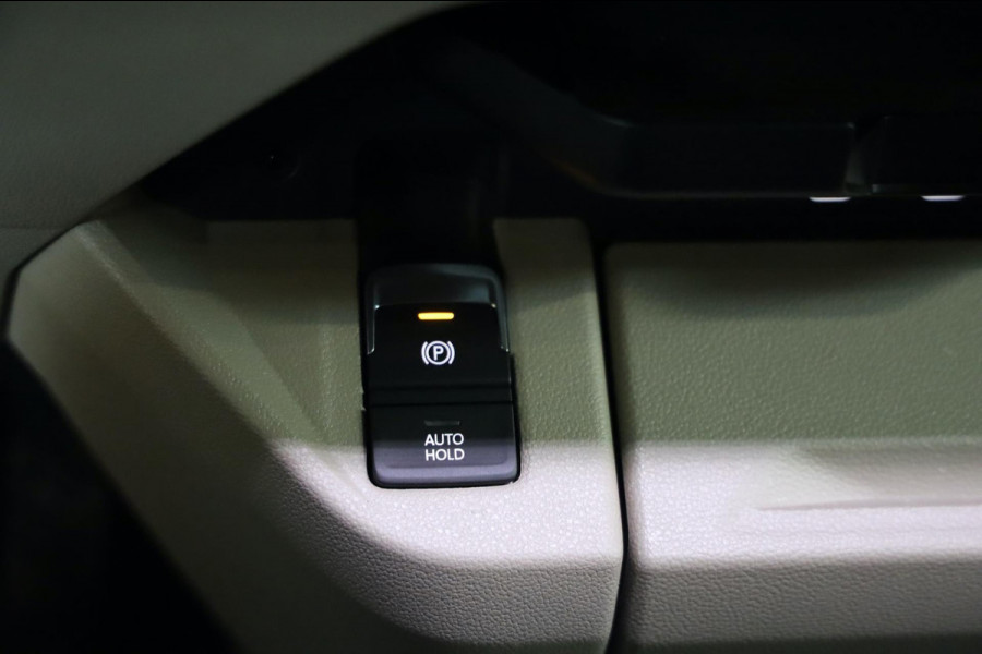 Volkswagen Multivan 1.4 eHybrid 6 PERS ASSIST FULL LED TREKHAAK CAMERA PDC CARPLAY LEASE V/A 147,- P.M. INRUIL MOGELIJK
