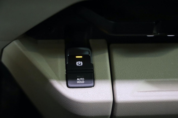 Volkswagen Multivan 1.4 eHybrid 6 PERS ASSIST FULL LED TREKHAAK CAMERA PDC CARPLAY LEASE V/A 147,- P.M. INRUIL MOGELIJK