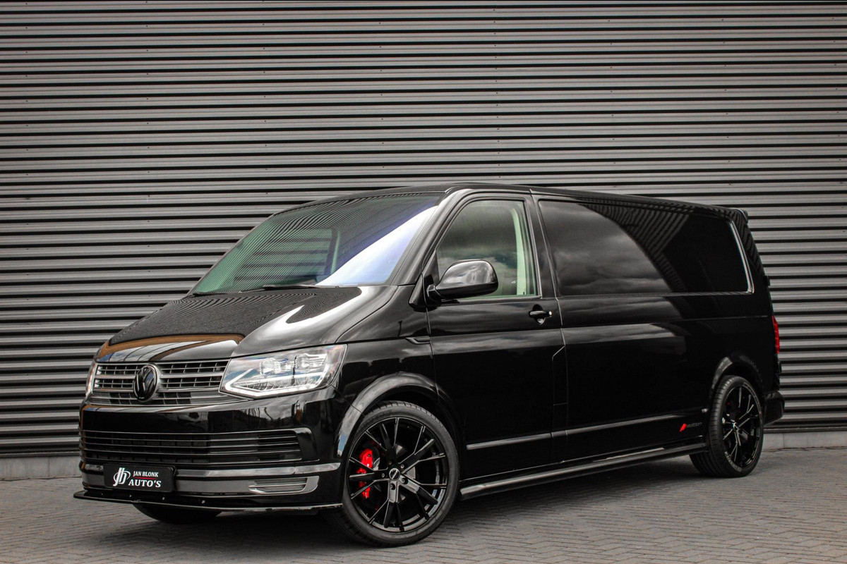 Volkswagen Transporter 2.0 TDI L2H1 150PK / APPLE CARPLAY / VERLAAGD / ALCANTARA STUUR / FULL BLACK / TREKAAK / SPOILER / CRUISE Volkswagen Transporter 2.0 TDI L2H1 150PK / APPLE CARPLAY / VERLAAGD / ALCANTARA STUUR / FULL BLACK / TREKAAK / SPOILER / CRUISE