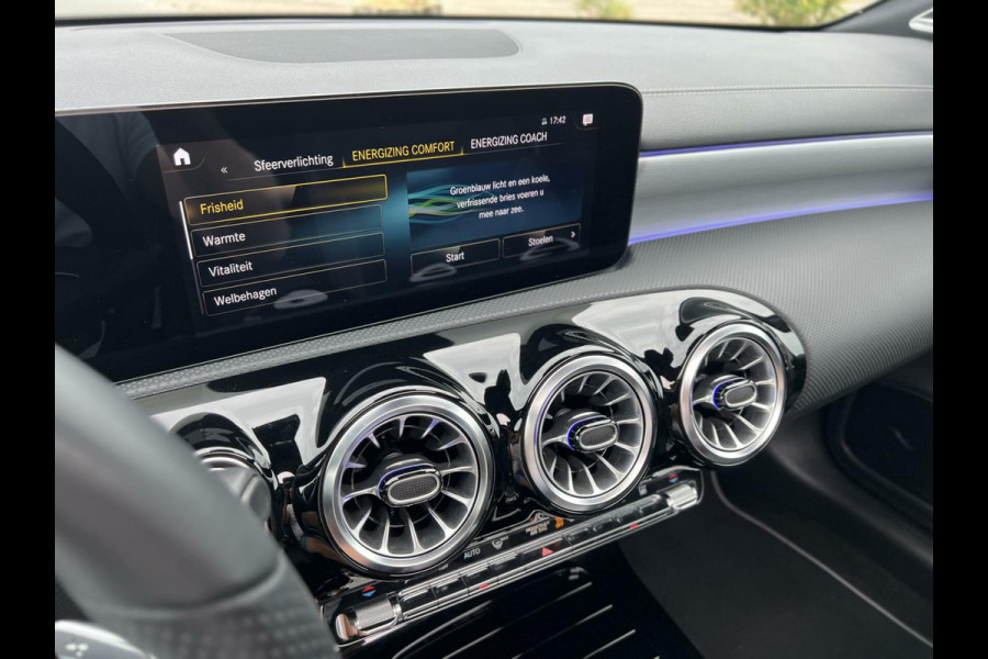 Mercedes-Benz CLA-Klasse Shooting Brake 250 e AMG Panoramadak|Burmester®|Camera 360°|Head-Up|AppleCarplay|DAB+|Distronic|LED Beam