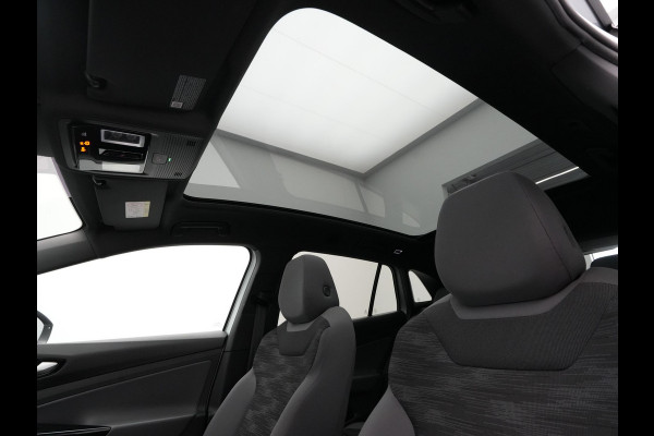Volkswagen ID.4 Pure 52 kWh Panorama Matrix Led Stoelverwarming Warmtepomp Carplay Navigatie