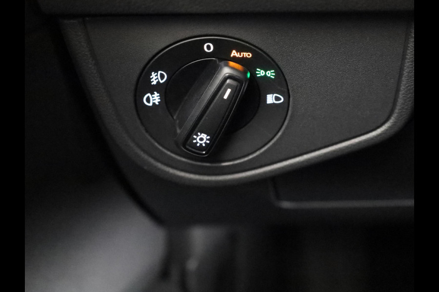 Volkswagen Polo 1.0 TSI R-Line 95PK Automaat (DSG) | Panorama dak | IQ Matrix led koplampen | Navigatie | Parkeercamera | Stoelverwarming | 17" LM velgen |