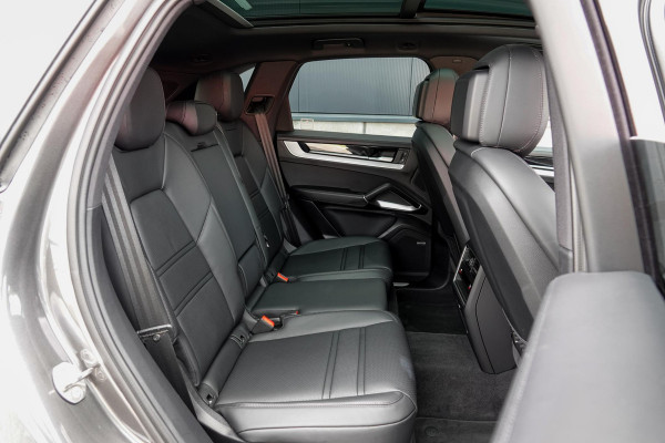 Porsche Cayenne 3.0 E-Hybrid *Sport-Design / Soft-Close / BOSE / Panorama / Head-up / Luchtvering*