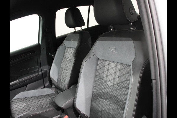 Volkswagen T-Roc 1.5 TSI 150pk Automaat R-Line | DEMO ! | Digitale Cockpit Climate Control Camera Navigatie Apple Carplay/Android Auto Lichtmetalen Velgen Parkeer sensoren Dab Led Adaptive Cruise Control